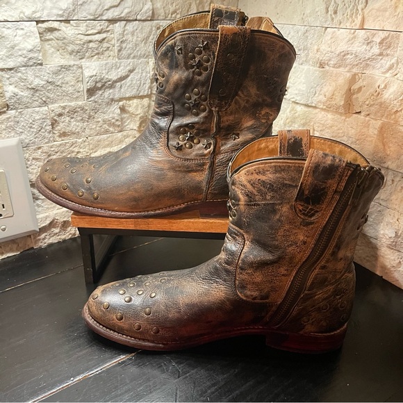 Bed Stu Cobbler Series Women’s Starling Distressed Studded Ankle Boots sz 9.5 - Picture 3 of 12